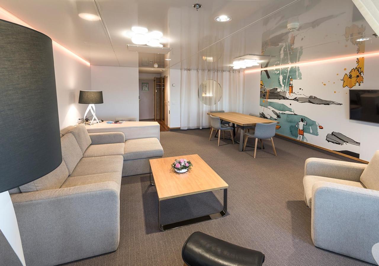 Viking Line Ferry Viking Cinderella - 2-Night Cruise Stockholm-Helsinki-Stockholm Hotel Bilik gambar