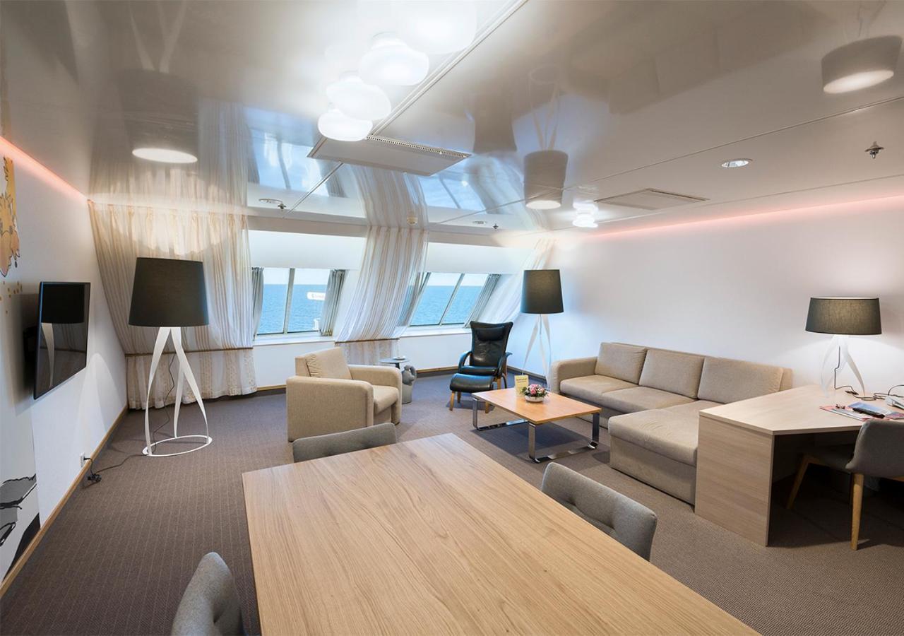 Viking Line Ferry Viking Cinderella - 2-Night Cruise Stockholm-Helsinki-Stockholm Hotel Bilik gambar
