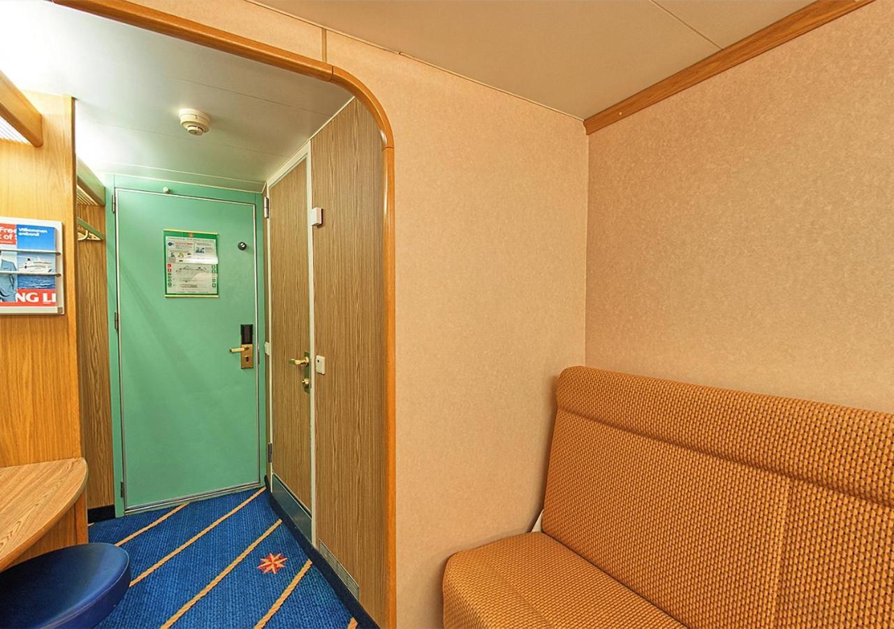 Viking Line Ferry Viking Cinderella - 2-Night Cruise Stockholm-Helsinki-Stockholm Hotel Bilik gambar