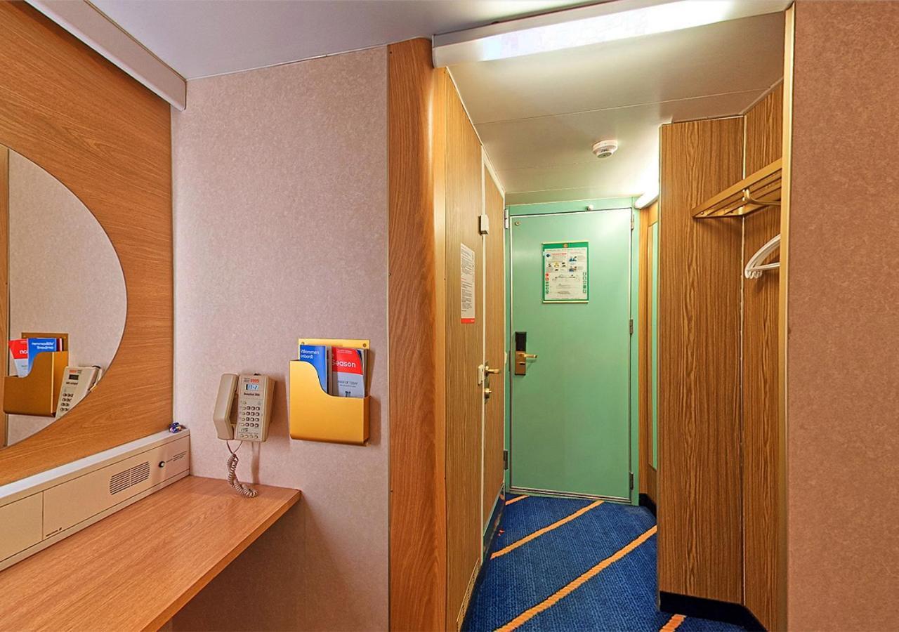 Viking Line Ferry Viking Cinderella - 2-Night Cruise Stockholm-Helsinki-Stockholm Hotel Bilik gambar